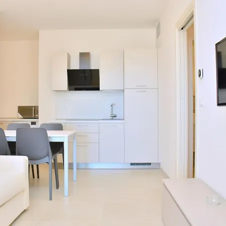 Apartment Beautiful Apartment Lighted By The Sun In Bibione *